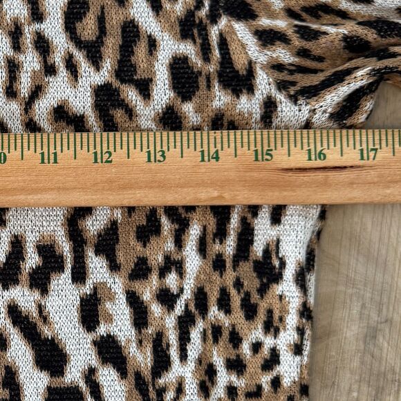 Express Women's XS Fitted Crewneck Sweater Leopard Print Soft Stretchy Tan Black - Picture 11 of 14